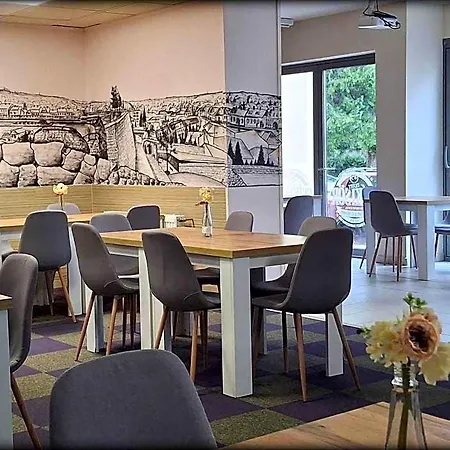 Unicornis Hotel Eger