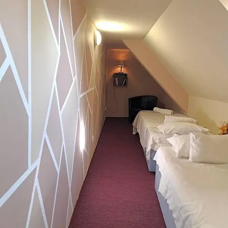 Unicornis 3* Eger