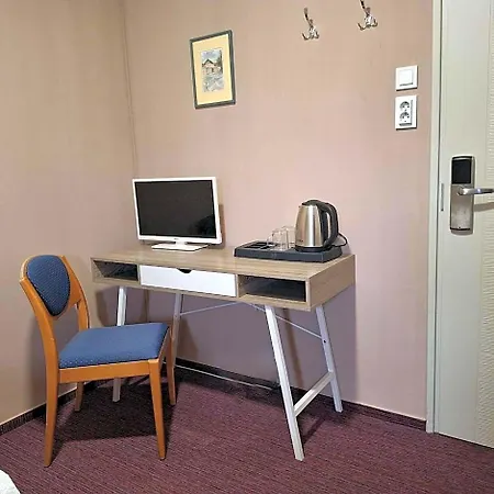 Unicornis Hotel Eger