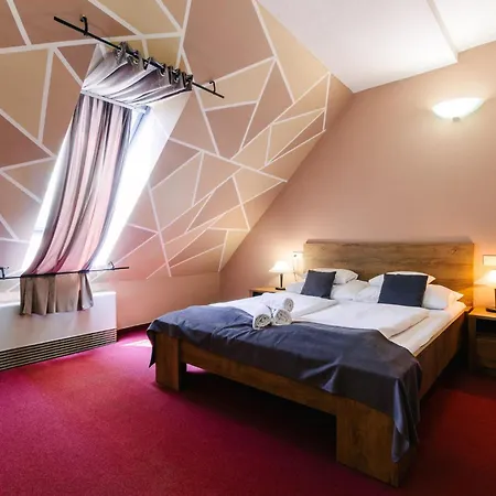 Unicornis Hotel Eger