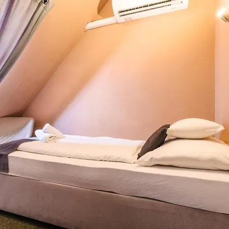 Hotel Unicornis Eger