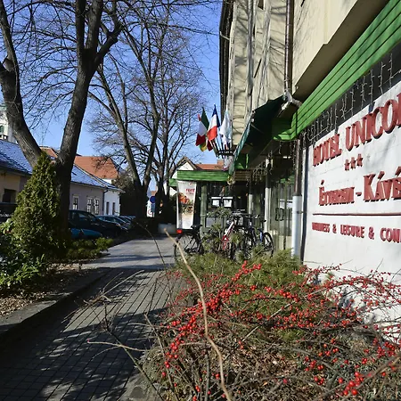 独角酒店 酒店 3*